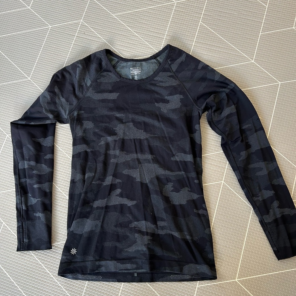 Athleta black/gray camo print long sleeve